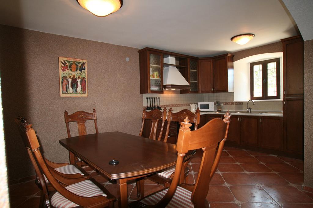 Holiday Home Ametist Kotor Oda fotoğraf